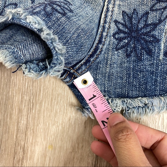 Current Elliot Embroidered Denim Cut Off Shorts Size 27 - Picture 11 of 12